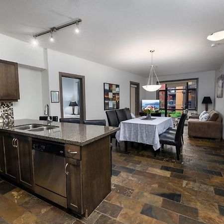 Upgraded Lakeside Resort Dream Vacation Home Kelowna Exterior photo
